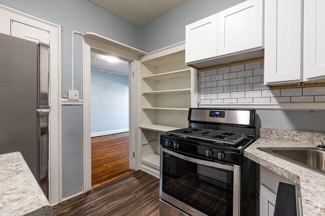 Interior Photo - South Arthur Apartments
