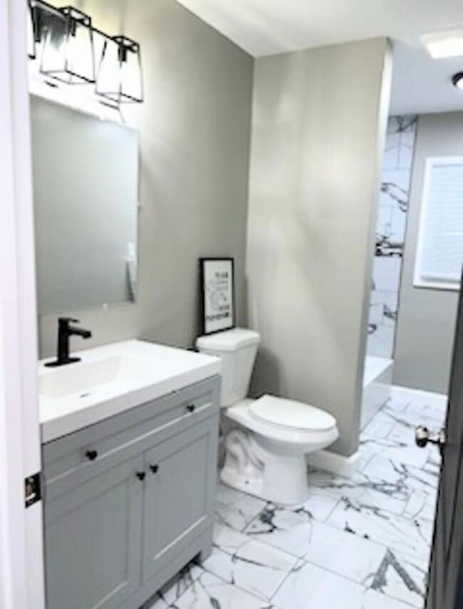 Building Photo - Beautifully Renovated, Modern 3 bedroom 2....