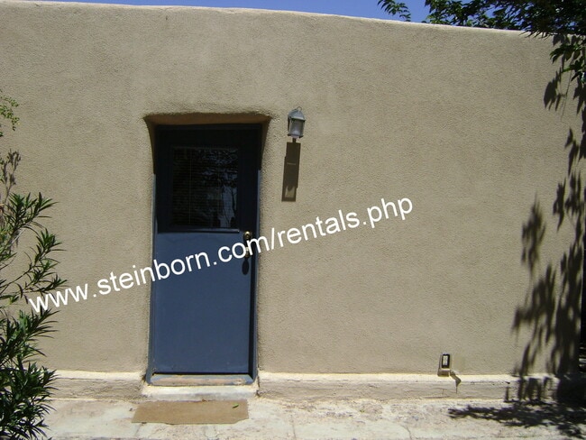 Primary Photo - Cute Efficiency Apartment in Downtown Area