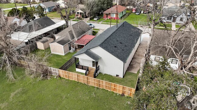 Building Photo - 4720 Providence St