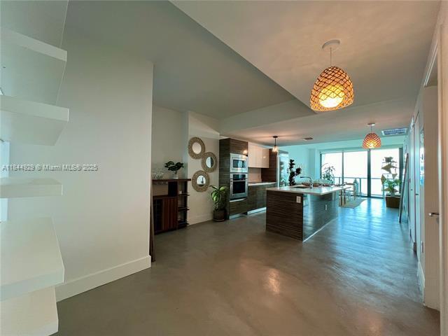 Building Photo - 460 NE 28th St