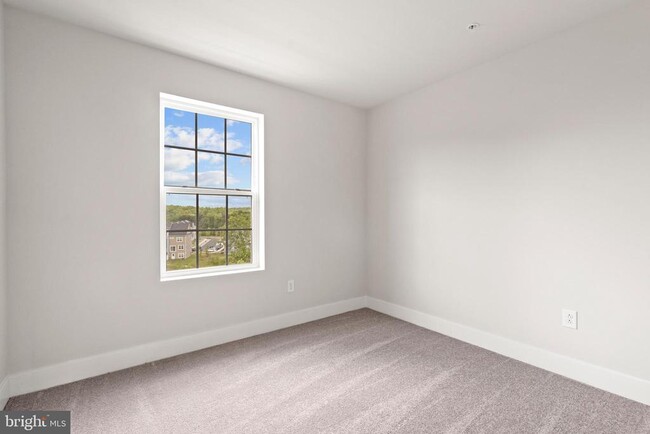 Building Photo - 7736 Meander Ct S