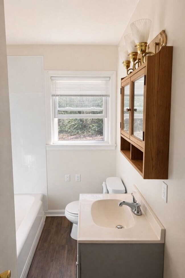 Building Photo - 3 BED 1 Bath Available in Fayetteville NC