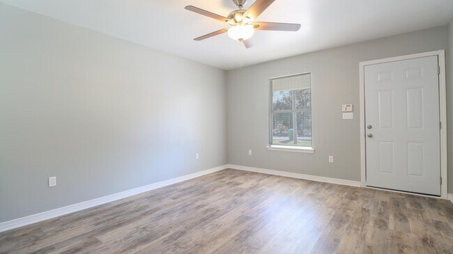 Building Photo - 4408 30th 1/2 St  - 4408 #B