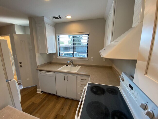 Building Photo - 2 Bed 1.5 Bath in Concord (Northwood)