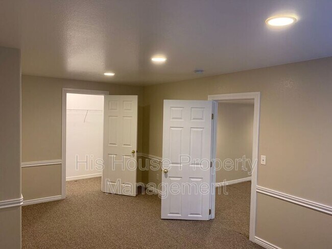 Building Photo - 208 Whitney Bay