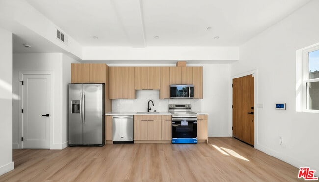 Building Photo - 1933 Magnolia Ave