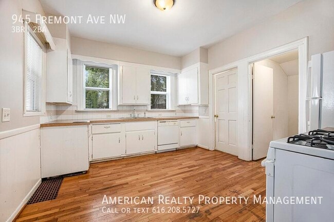 Building Photo - 945 Fremont Ave NW