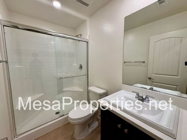 Building Photo - 3244 E Yellowstone Dr