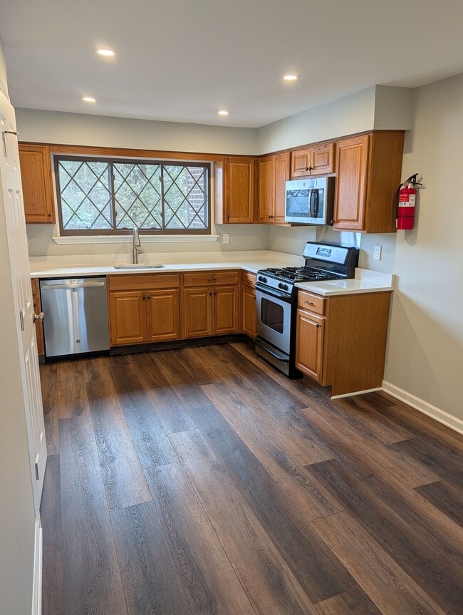 Building Photo - 105 Devonshire Ct