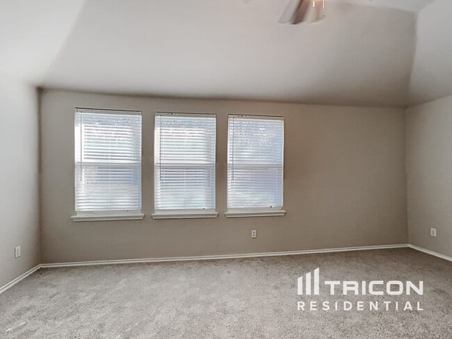 Building Photo - 509 Niagara Falls Dr