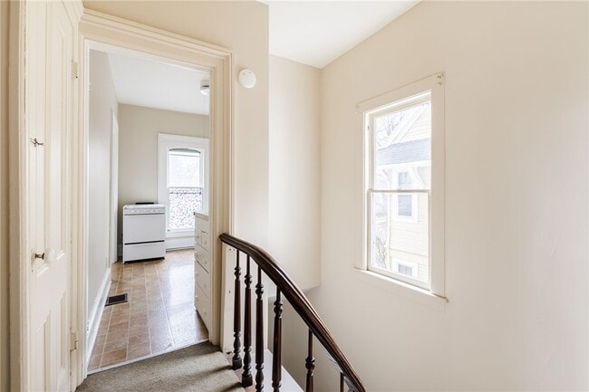 Building Photo - 18 Vick Park B