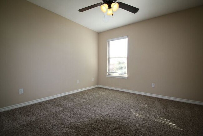 Building Photo - ~INVITING 3/2.5 Townhome Includes Granite in Kitchen & All Kitchen Appliances***Landscaping Inclu...