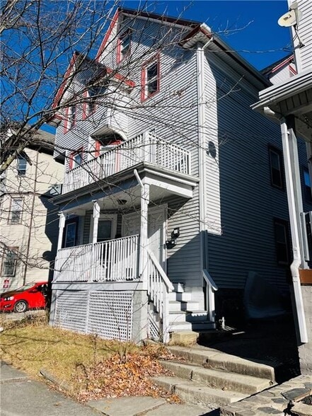 Building Photo - 65 Raymond St