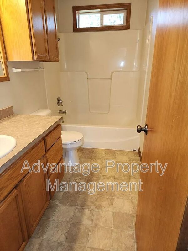 Building Photo - 494 Nandina St