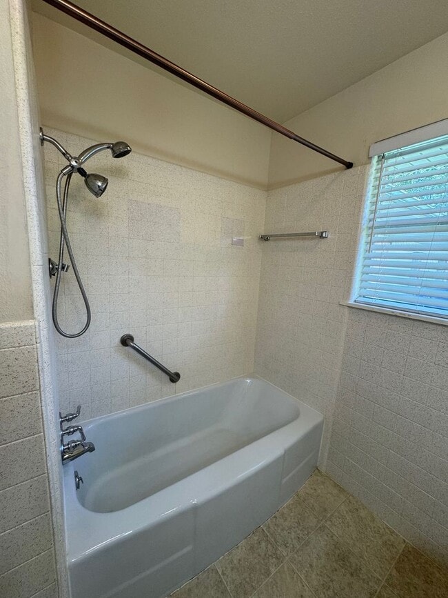 Building Photo - Corner Lot Waco Home