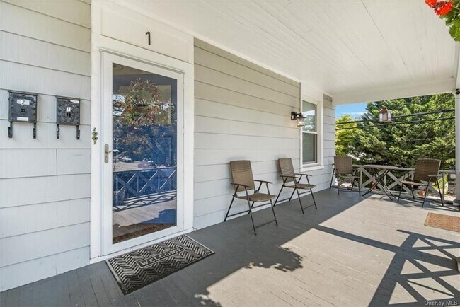 Building Photo - 1 Bayview Ave