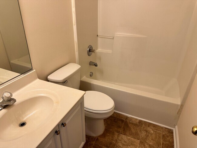 Building Photo - Beautiful Four Bedroom Home in Thompson Gl...