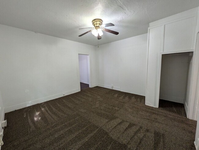 Building Photo - 2105 Cable Ave