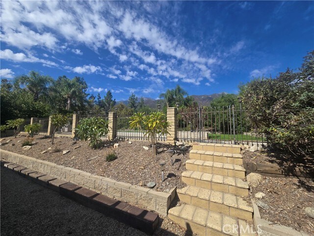 Building Photo - 9388 Valley View St