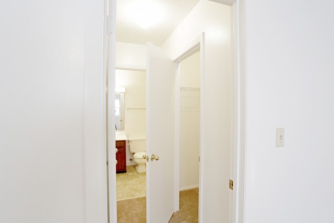 Building Photo - 202 Spring Creek Dr