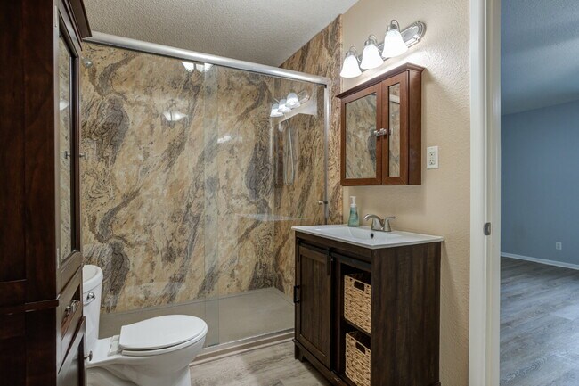 Building Photo - 4 Bed 3 Bath Pre-lease in Central Lubbock!!!