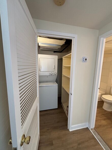 In-unit washer/dryer - 1501 Clairmont Rd