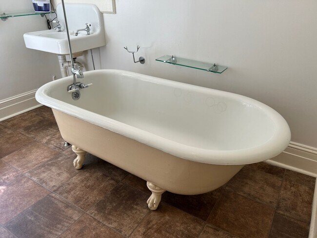 Building Photo - North AVL -  Renovated Arts & Crafts Cottage