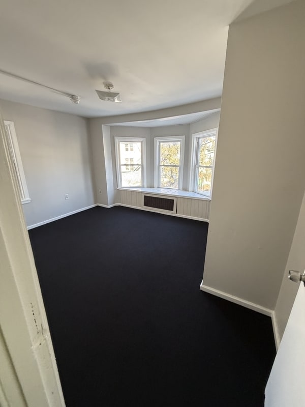 Building Photo - 407 Somerset St