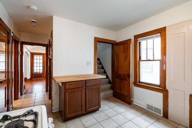 Building Photo - 3 Bedroom Single Family Home in West Allis