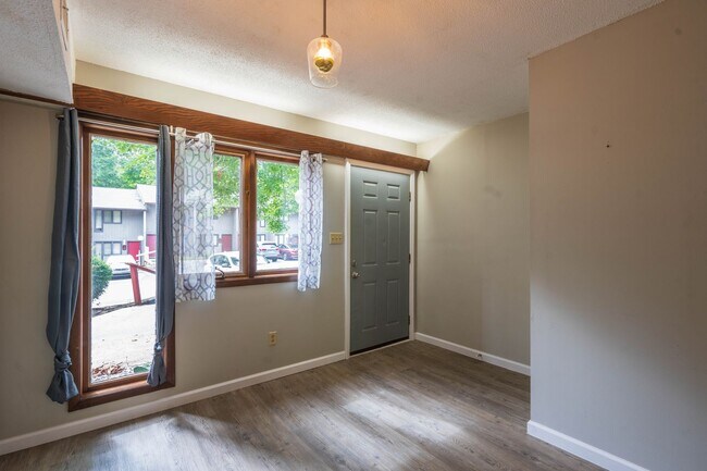 Building Photo - 115 Beechnut St
