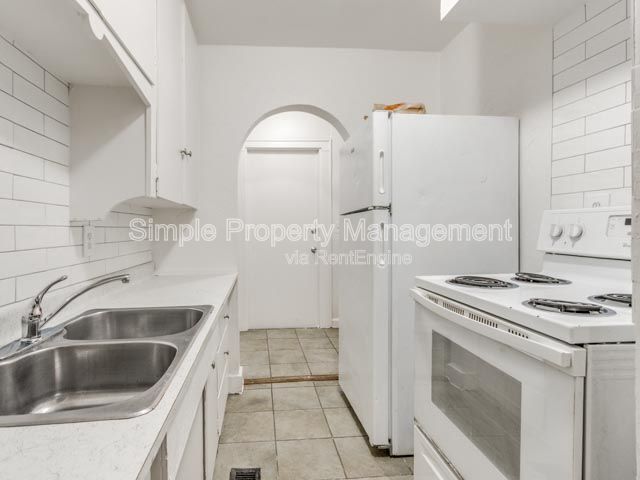 Building Photo - 2413 NW 12th St