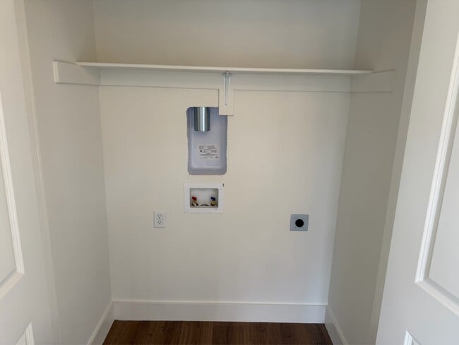 Building Photo - 408 2nd Ave SE