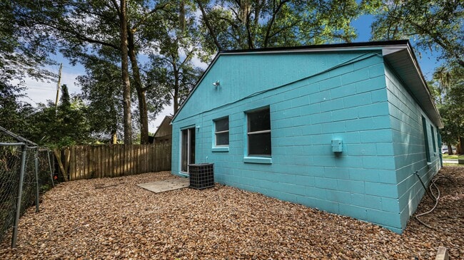 Building Photo - 148 Oak Grove Rd