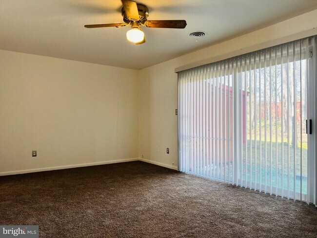 Building Photo - 8613 Seasons Way