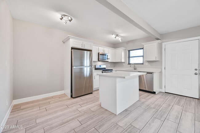 Building Photo - 1145 E Henry St