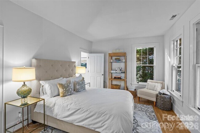 Building Photo - 609 Queens Rd