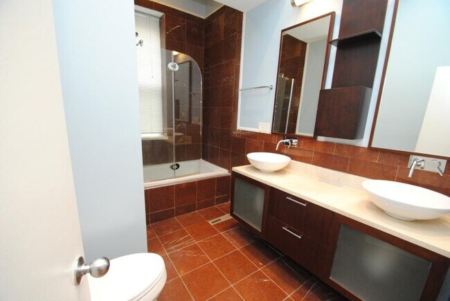 Building Photo - 2 bedroom in Chicago IL 60612