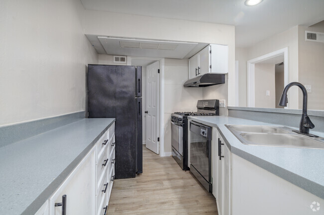 1BR, 1BA - 600SF Kitchen - Bristle Pointe Apartments