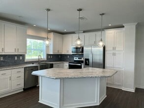 Building Photo - 978 Avanti Way Blvd