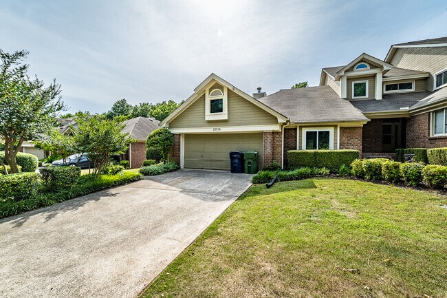 Primary Photo - 2014 Fairway Hills Dr