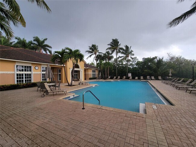 Building Photo - 400 Scotia Dr