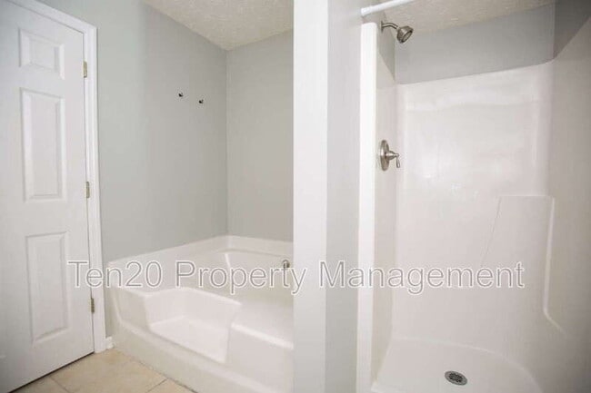 Building Photo - 776 Lee Rd 222