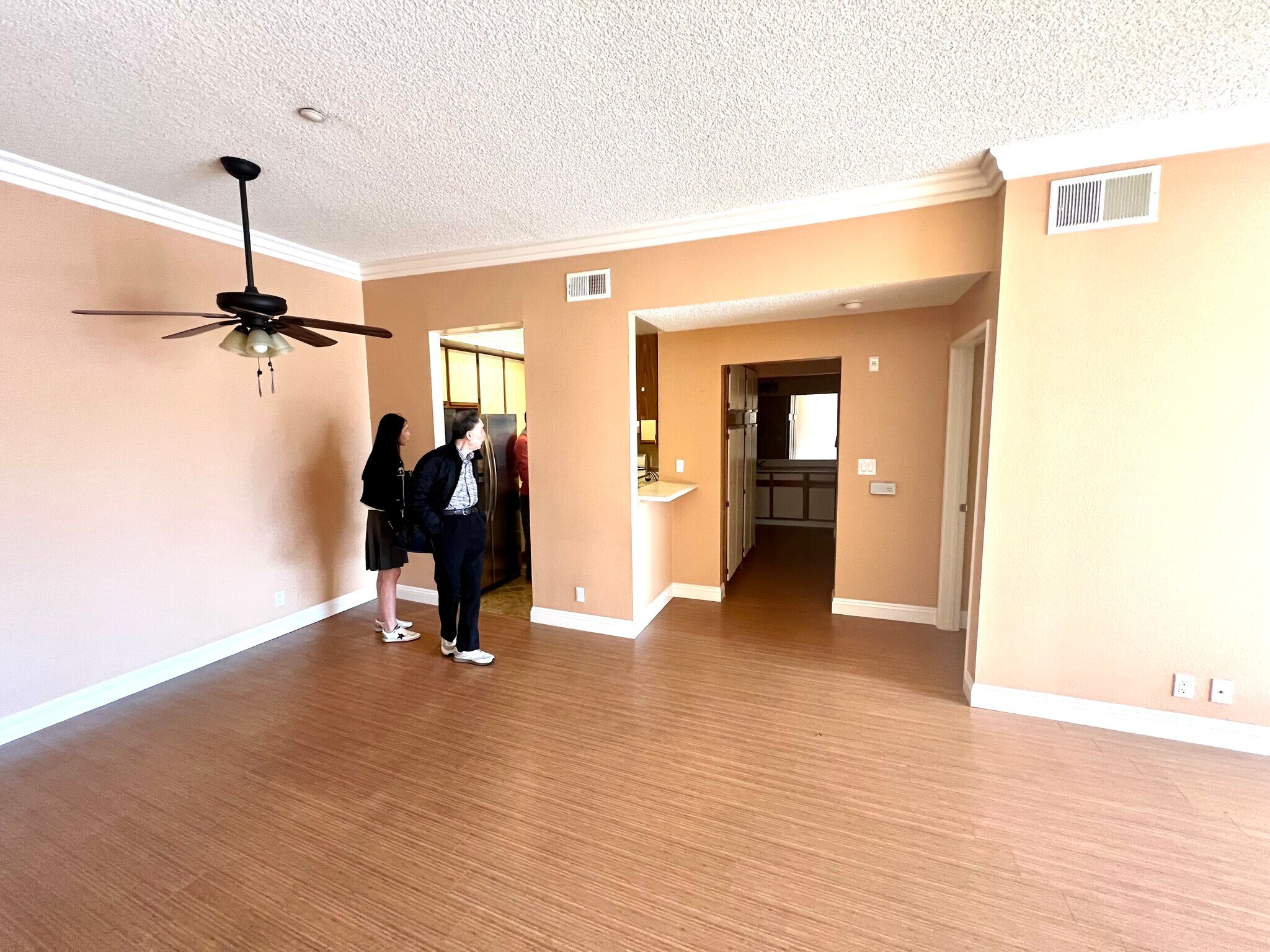 Building Photo - 533 S St Andrews Pl