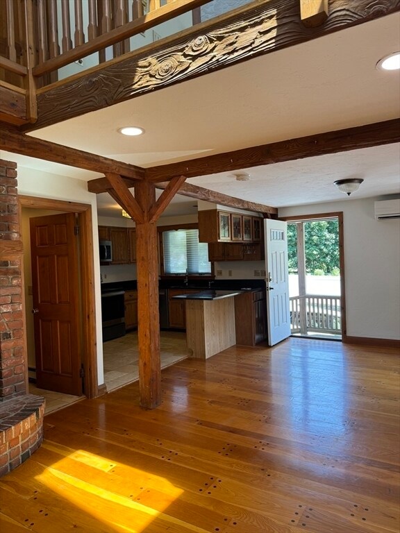 Building Photo - 484 Lake St