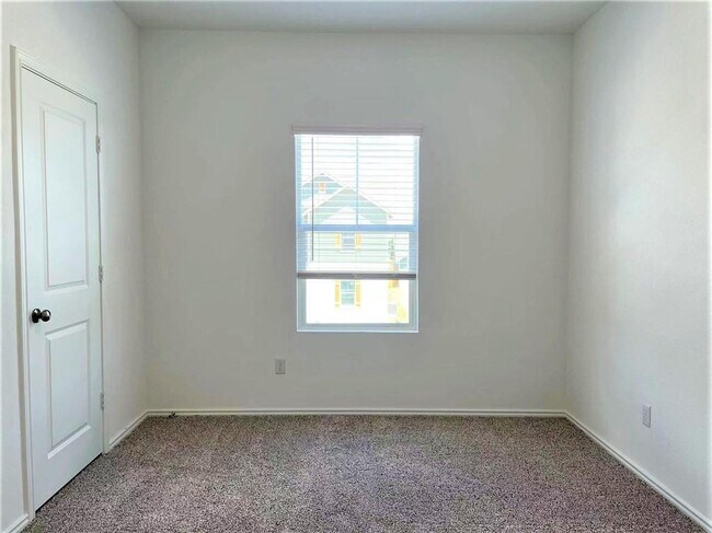 Building Photo - 1513 Weatherford Ln