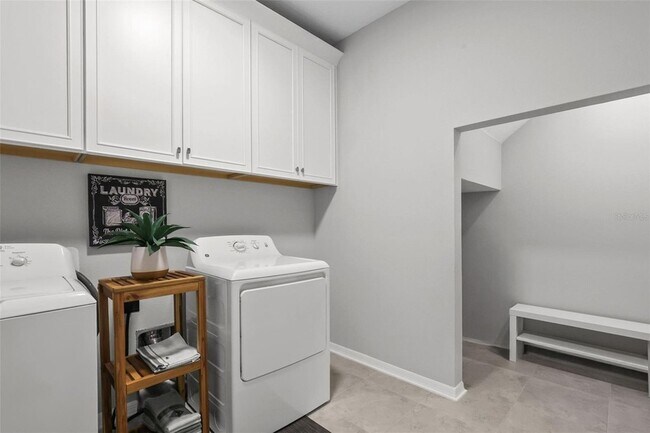 Building Photo - 3010 Adams Cross Dr