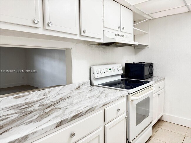 Building Photo - 1855 NE 121st St