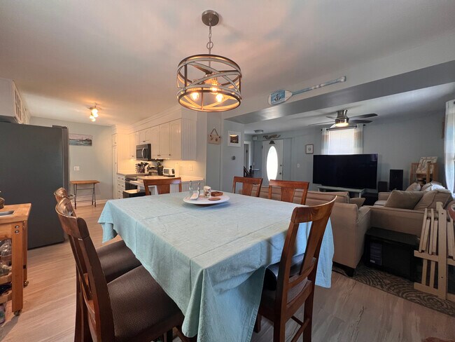 Building Photo - 26 Poplar St