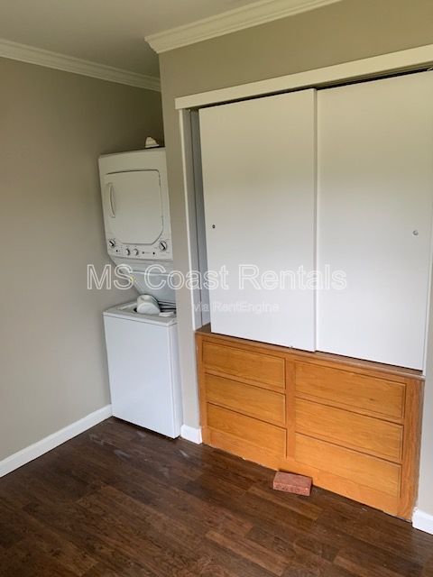 Building Photo - 8400 W Oaklawn Rd